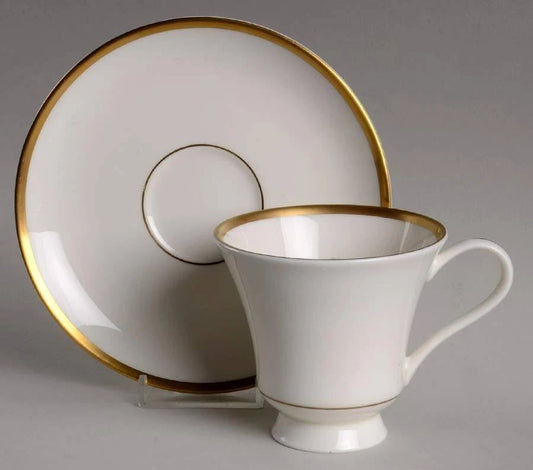SIGNATURE ULTRA WHITE  CUP AND SAUCER