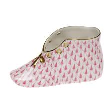 BABY SHOE RASPBERRY FISHNET